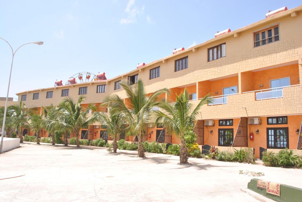 Hotel Magic Land Dakar Buitenkant foto
